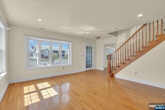 59 Pomona Ave in Fair Lawn, NJ - Building Photo - Building Photo