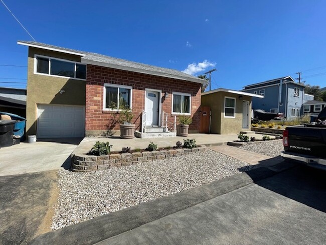 32976 Bonnie Lea Dr in Lake Elsinore, CA - Building Photo - Building Photo