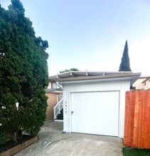 2618 Voorhees Ave, Unit B in Redondo Beach, CA - Building Photo - Building Photo