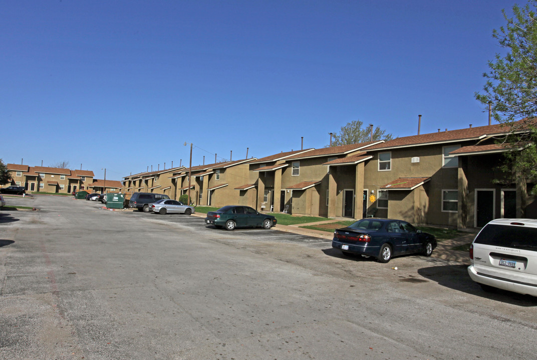 Peppertree Acres Apartments in Fort Worth, TX - Building Photo