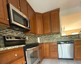 15 Freedom Way in East Lyme, CT - Building Photo - Building Photo