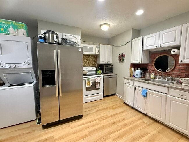 74 Gates St in Boston, MA - Building Photo - Building Photo