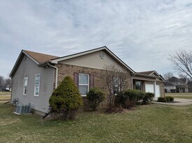 700 Eureka Dr in Versailles, KY - Building Photo