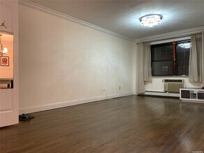 220-45 67th Ave-Unit -2 in Queens, NY - Foto de edificio - Building Photo