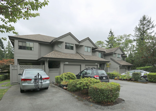 2100-2104 Panorama Dr in North Vancouver, BC - Building Photo - Primary Photo