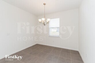 307 Corbel Ln in Eagle Lake, FL - Foto de edificio - Building Photo