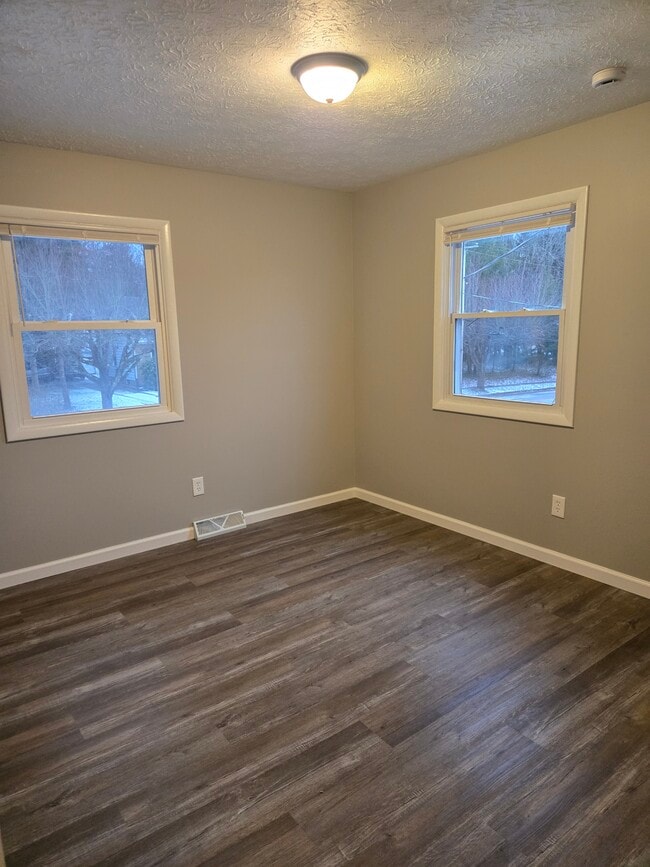 541 E School St in Kent, OH - Building Photo - Building Photo