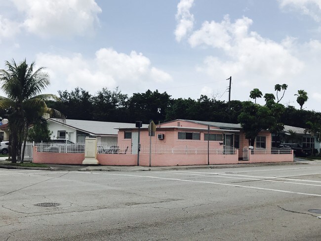 T4-L Corner Duplex in Miami, FL - Foto de edificio - Building Photo