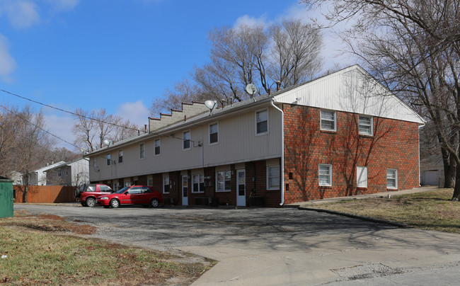 13428 Spring St in Grandview, MO - Foto de edificio - Building Photo