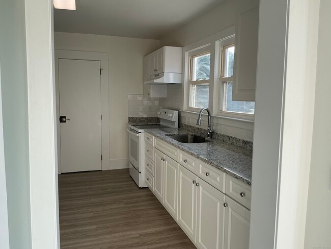 35 West St in Cromwell, CT - Building Photo - Building Photo