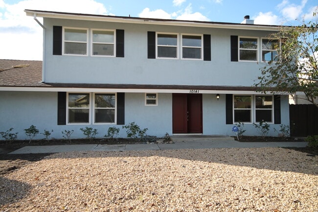 10141 Genesta Ave in Los Angeles, CA - Foto de edificio - Building Photo
