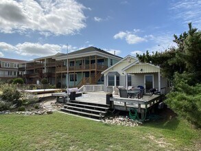 756 W Ocean View Ave in Norfolk, VA - Building Photo - Building Photo