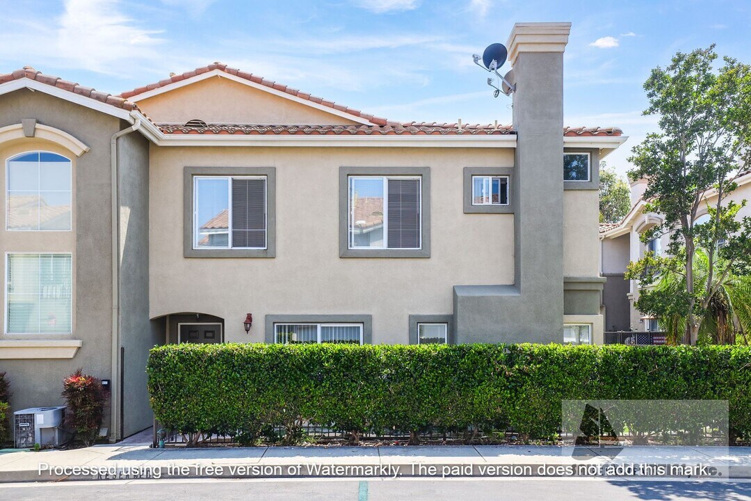 59 Vía Barcelona in Rancho Santa Margarita, CA - Building Photo