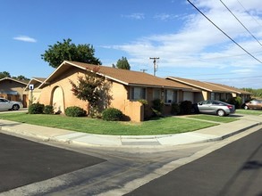 1047-1055 Adler Dr in Clovis, CA - Building Photo - Building Photo