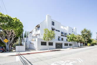 609 Ashland Pl N, Unit 609 Ashland Ave. #2 in Santa Monica, CA - Building Photo - Building Photo