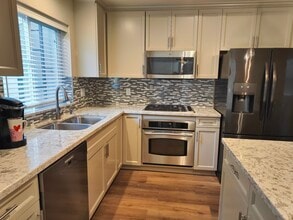 7124 Farralone Ave, Unit 111 in Canoga Park, CA - Building Photo - Building Photo