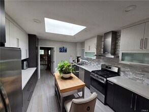 14152 Tiara St in Los Angeles, CA - Building Photo - Building Photo