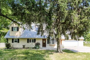 4745 Summit Rd SW in Pataskala, OH - Building Photo