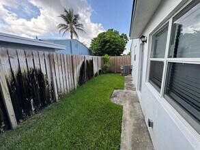 7571 Eaton St in Hollywood, FL - Building Photo - Building Photo