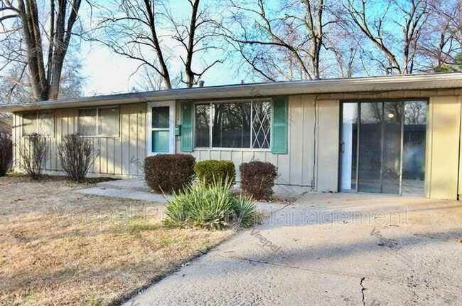 property at 8504 E 93 Pl