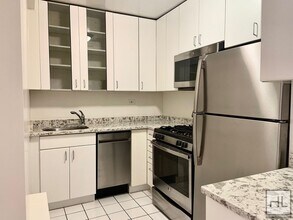 EAST 49 STREET in New York, NY - Building Photo - Building Photo