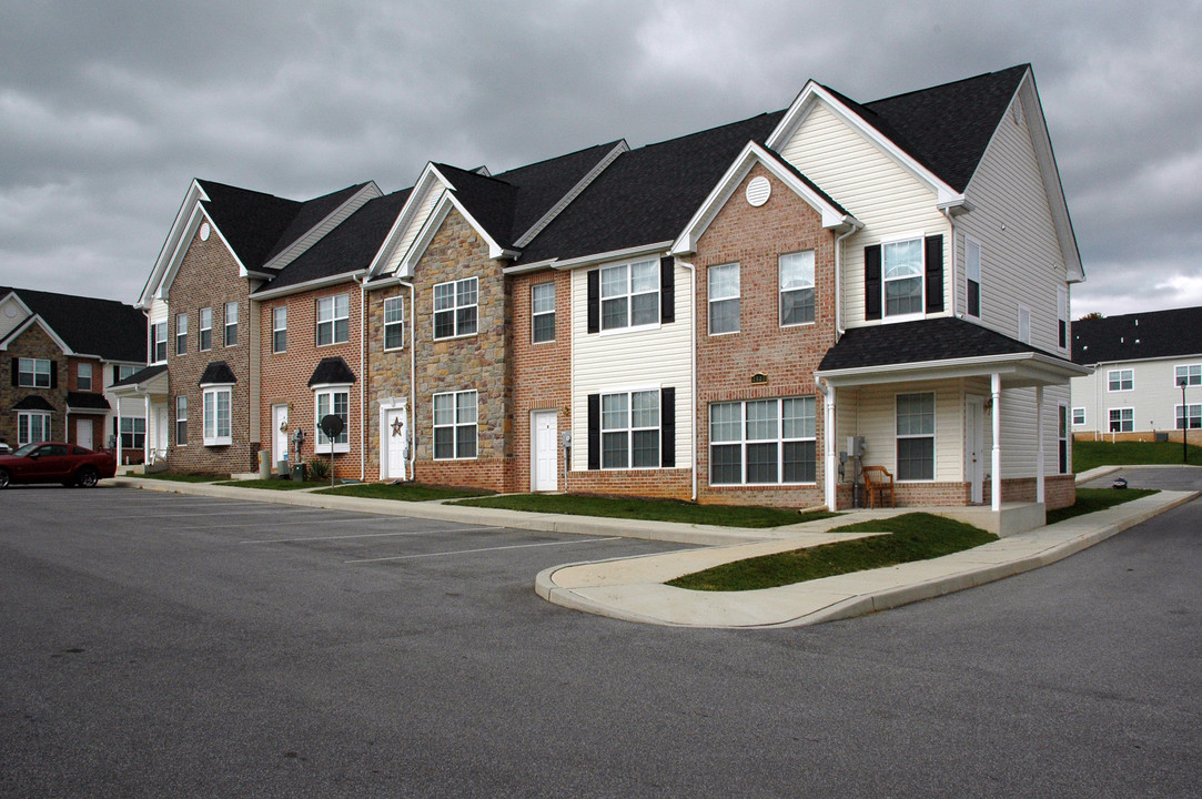 Avalon Townhomes in Waynesboro, PA - Building Photo