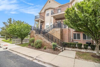25575 Portico Ln in Novi, MI - Foto de edificio - Building Photo