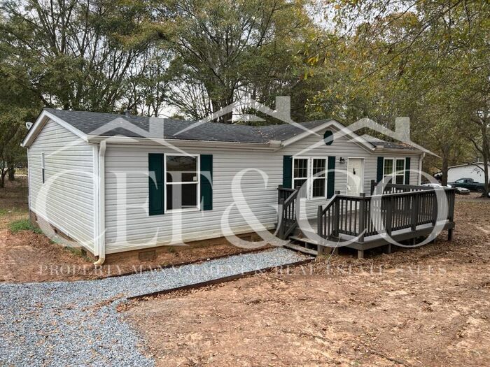 217 Harrison Acres Dr in Campobello, SC - Building Photo