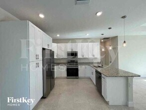 3062 NW 2nd Pl in Cape Coral, FL - Building Photo - Building Photo