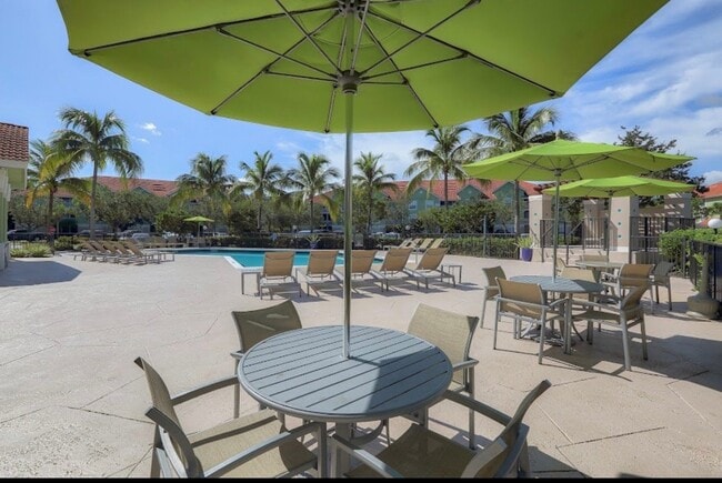 28151 Dovewood Ct in Bonita Springs, FL - Foto de edificio - Building Photo