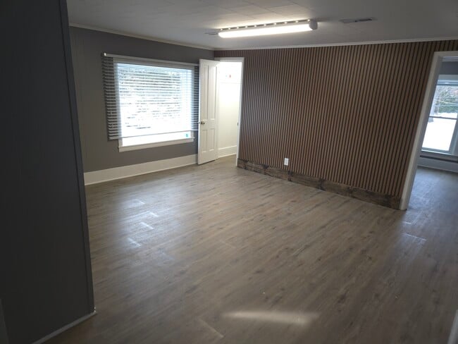 10906 N Woodstock St, Unit B, Unit B