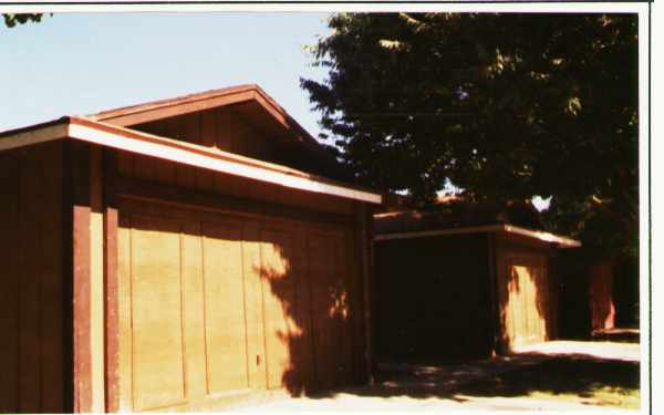 1420-1422 Lake Park Ct in Modesto, CA - Building Photo