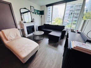 68 Smithe St in Vancouver, BC - Building Photo - Building Photo