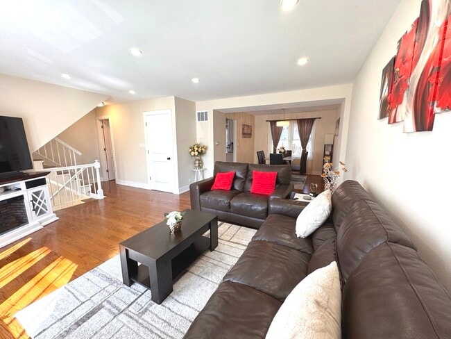 2210 Clifton Pl in Hoffman Estates, IL - Building Photo - Building Photo