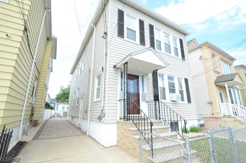 74 Harrison Pl in Clifton, NJ - Building Photo