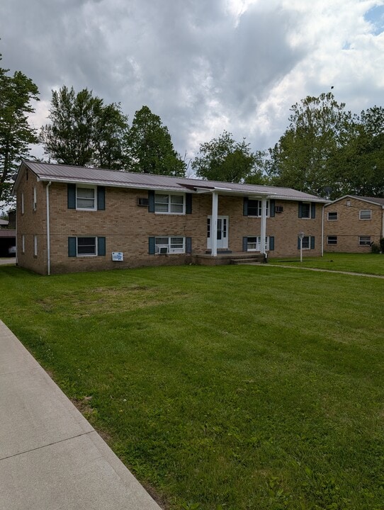 292 Kennedy St, Unit 4 in Louisville, OH - Building Photo