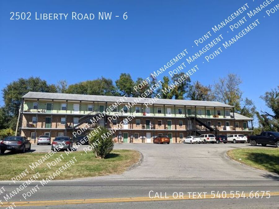 2502 Liberty Rd NW in Roanoke, VA - Building Photo