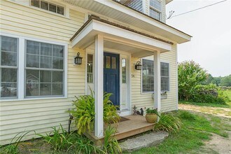 54 Metaterraine Ave in South Kingstown, RI - Building Photo - Building Photo