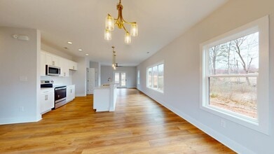 157 Allure Dr, Unit 157 in Rustburg, VA - Foto de edificio - Building Photo