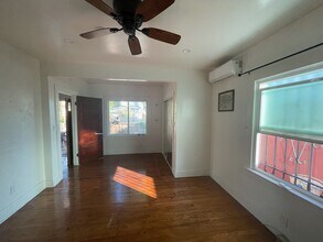 547 Brooks Ave in Venice, CA - Building Photo - Building Photo