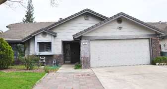 912 Mandana Ct in Modesto, CA - Building Photo