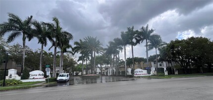 4893 NW 109th Path in Doral, FL - Building Photo - Building Photo