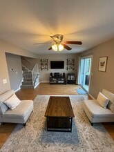 7S478 Lynn Dr, Unit 1-1208 in Naperville, IL - Foto de edificio - Building Photo