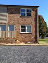 100 E Riverside Dr in Bridgewater, VA - Building Photo