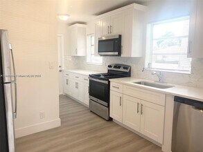 1005 NE 2nd St in Hallandale Beach, FL - Building Photo - Building Photo