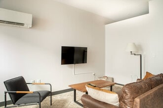 333 W State St in Milwaukee, WI - Foto de edificio - Building Photo