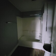 378 E 156th St in Cleveland, OH - Foto de edificio - Building Photo