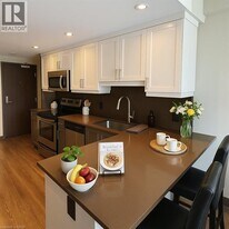 330 Phillip St in Waterloo, ON - Building Photo