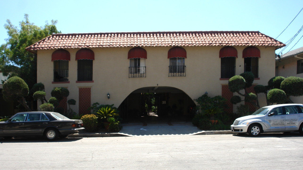 2120 La Canada Crest Dr in La Canada Flintridge, CA - Foto de edificio