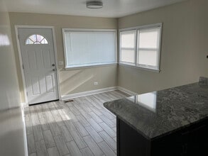 2119 N Mason Ave in Chicago, IL - Foto de edificio - Building Photo